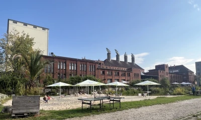 Ein Panorama des Geländes