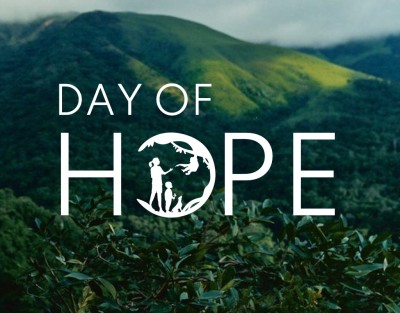 Ein Regenwald mit Day of Hope Logo