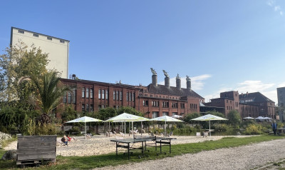 Ein Panorama des Geländes
